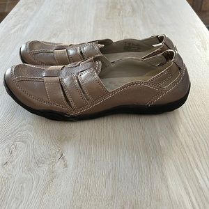 Women’s Clark Shoes - Lightly used. Bronze color. Size 8.5